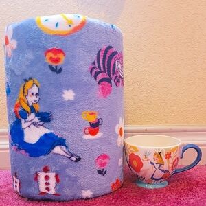 Alice in Wonderland Blanket and Mug Set